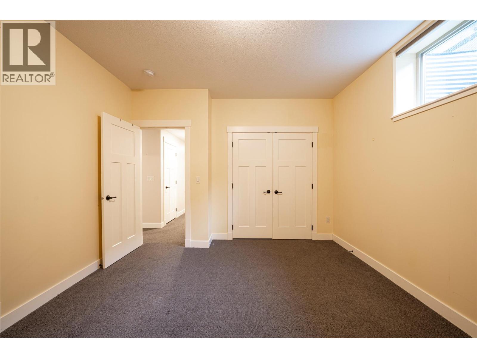 #32 2444 York Avenue - 44