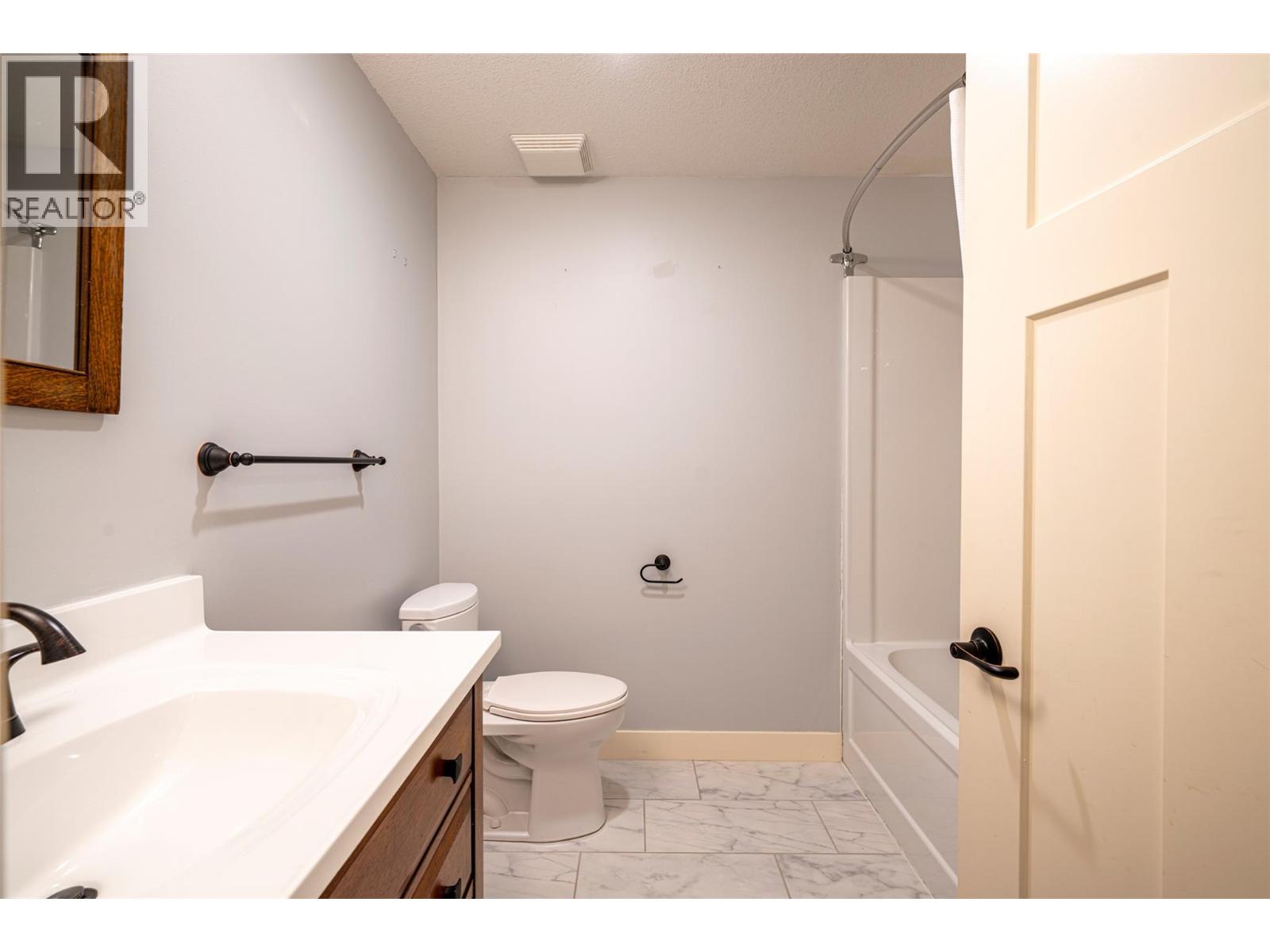 #32 2444 York Avenue - 47