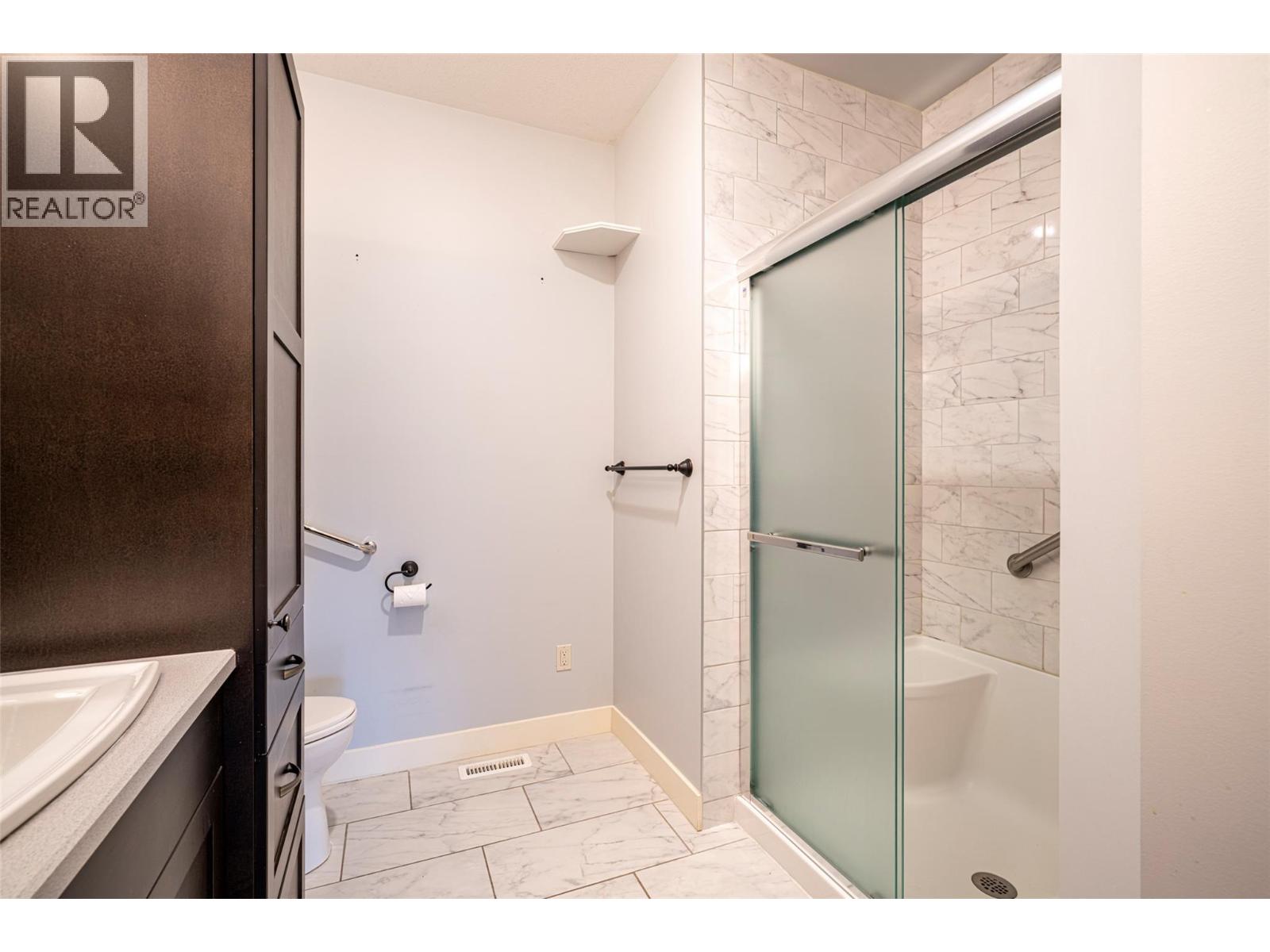 #32 2444 York Avenue - 30