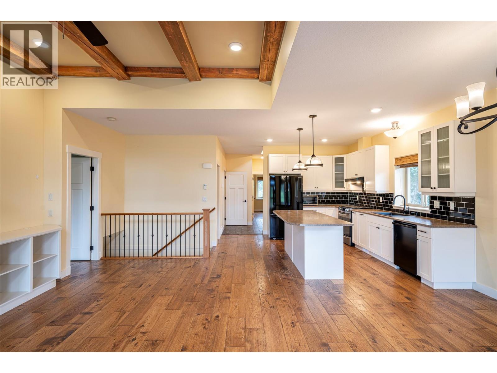 #32 2444 York Avenue - 14