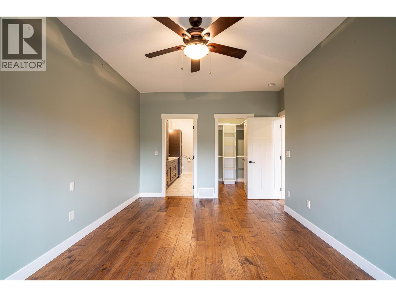 #32 2444 York Avenue - 27