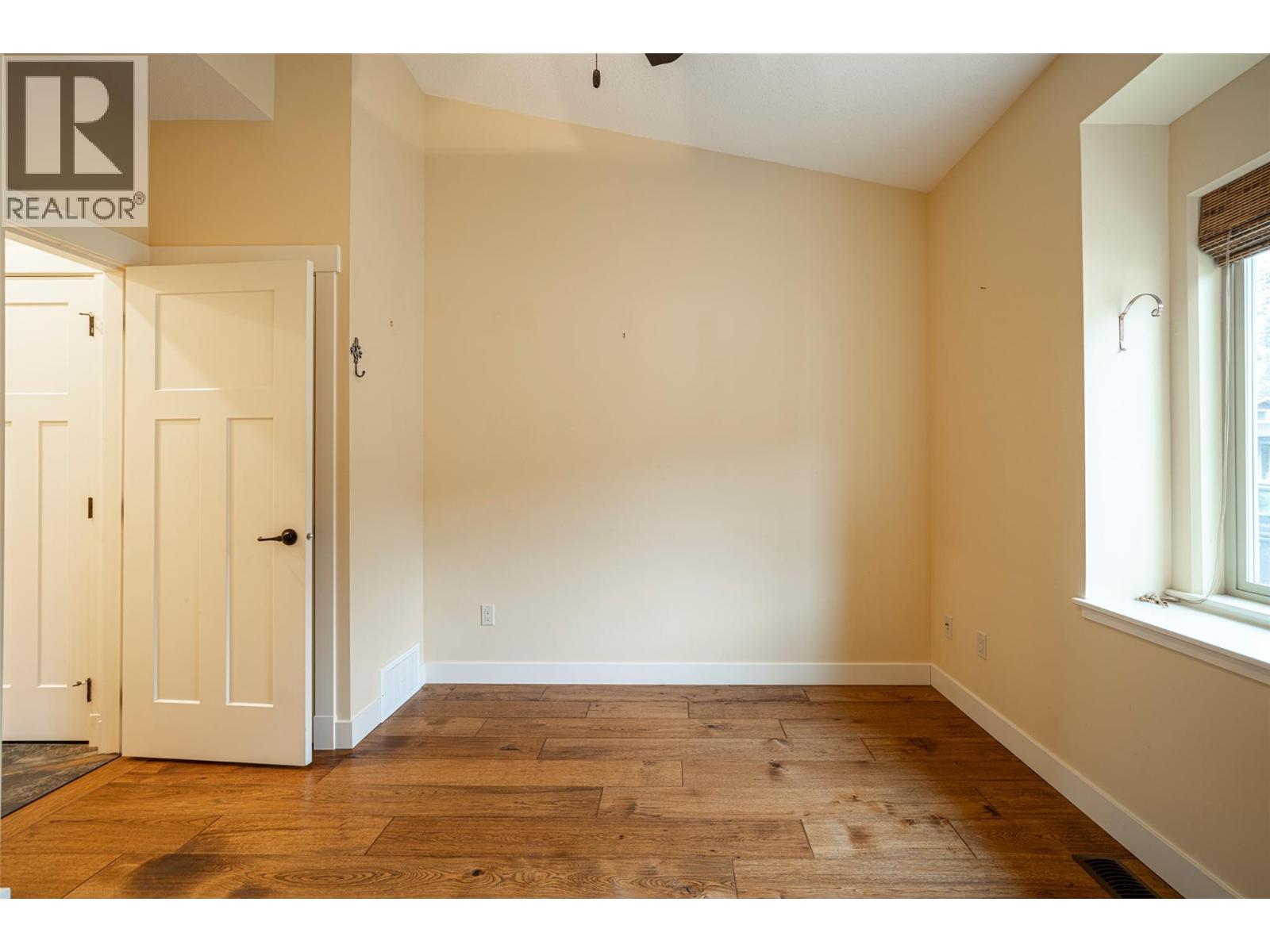 #32 2444 York Avenue - 34