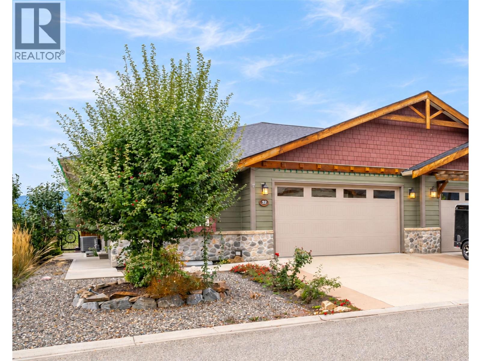 #32 2444 York Avenue - 2