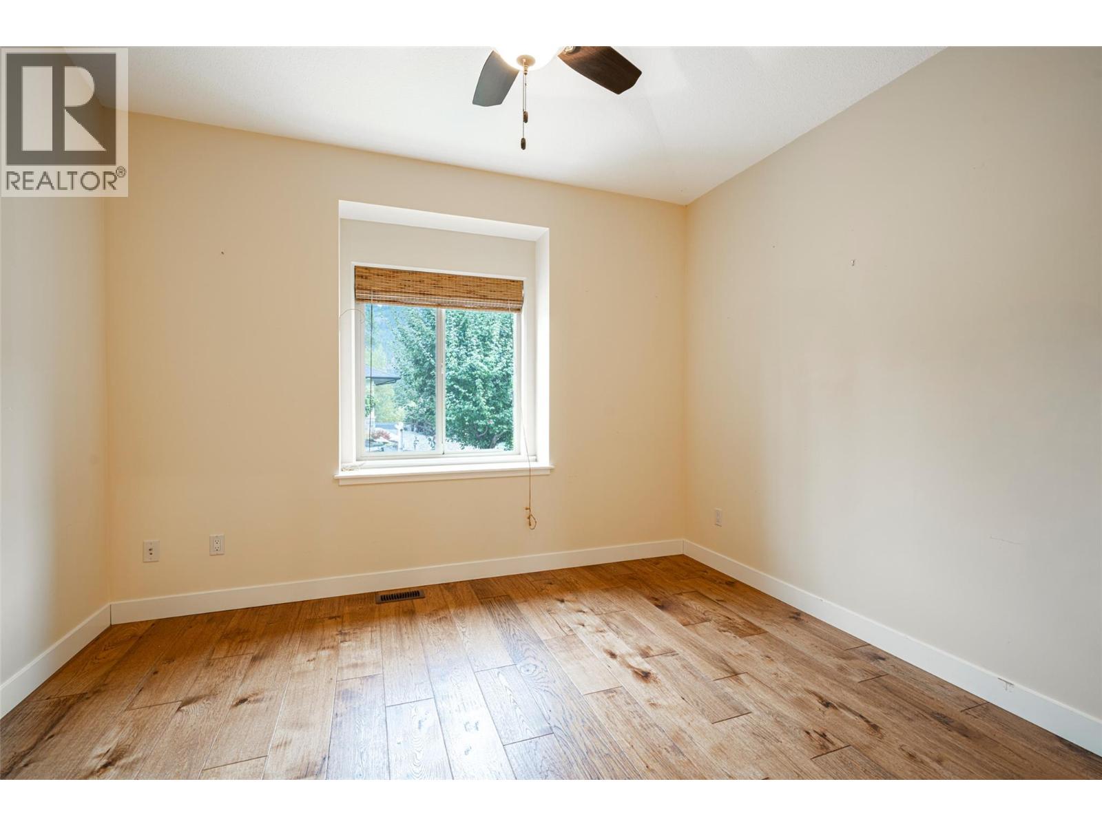 #32 2444 York Avenue - 33