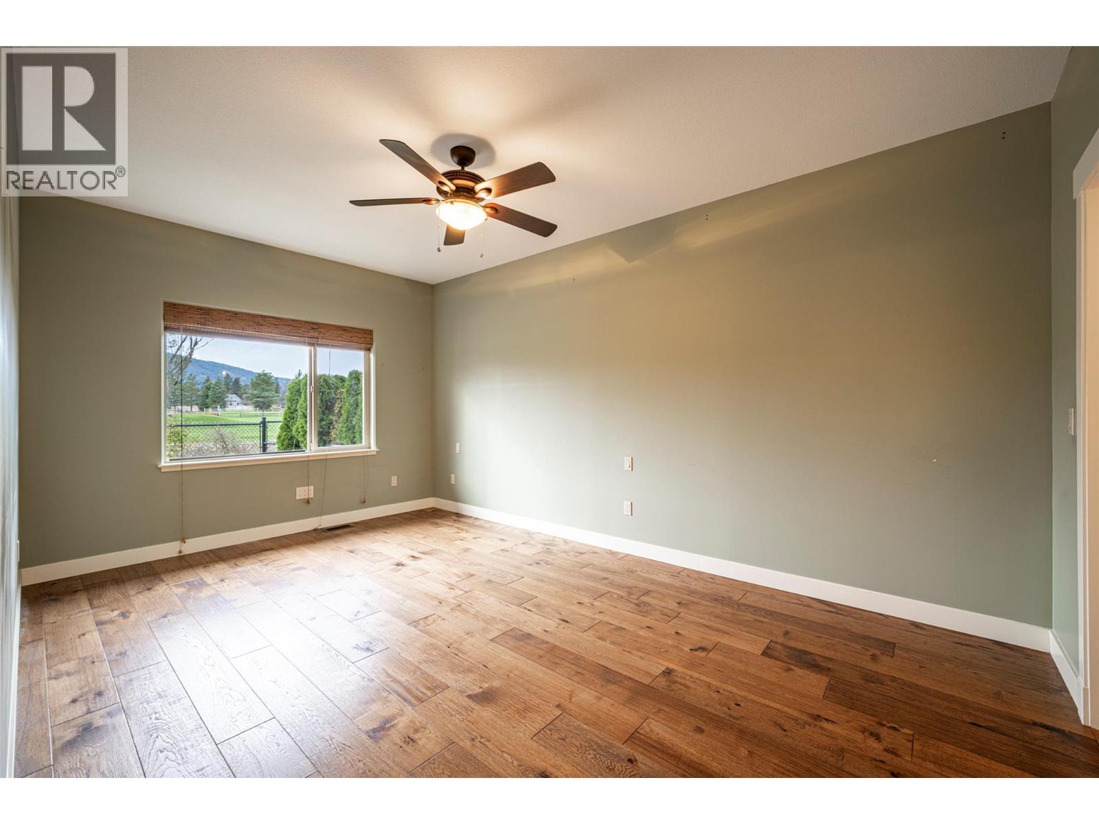 #32 2444 York Avenue - 26