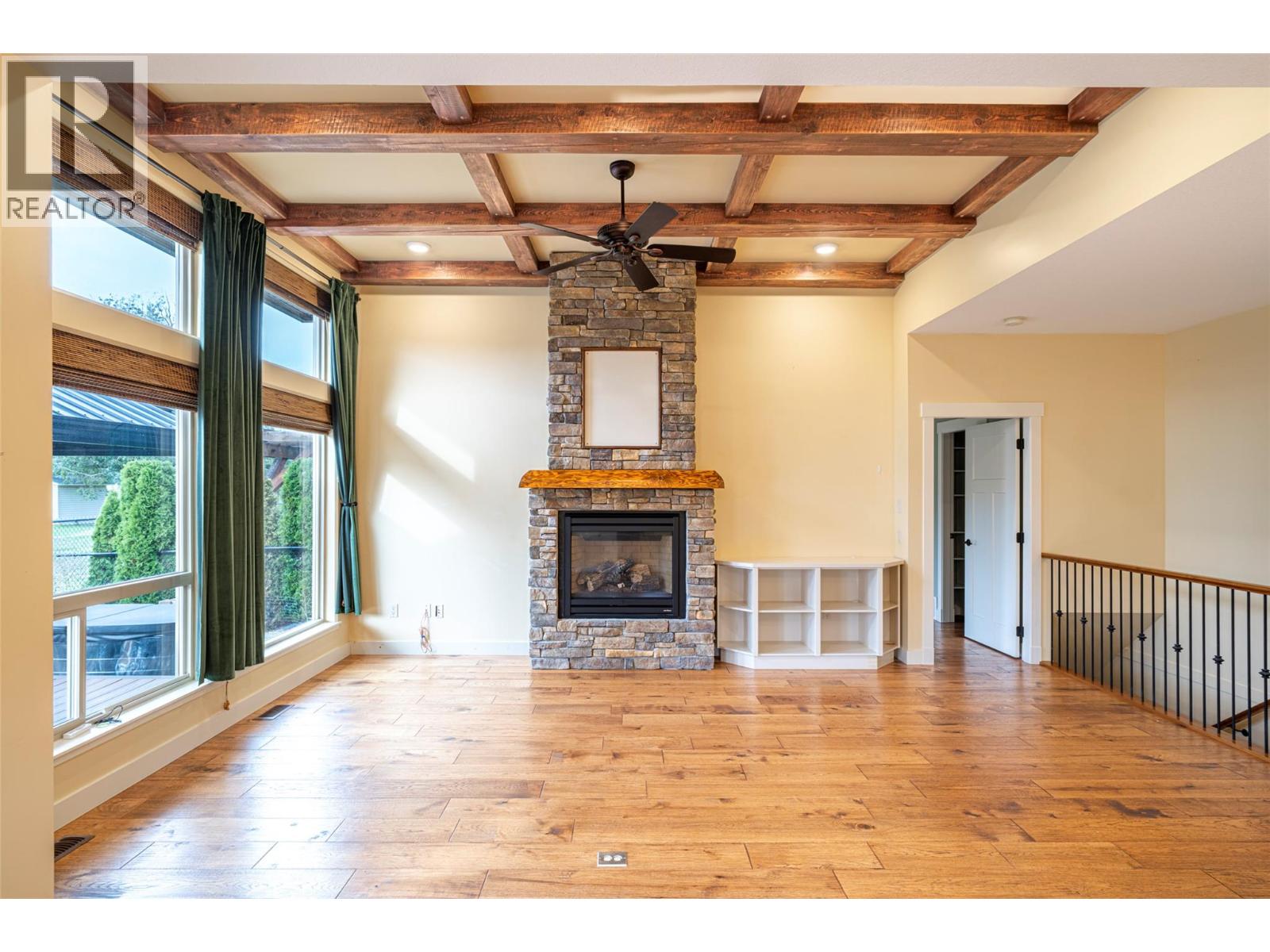 #32 2444 York Avenue - 8