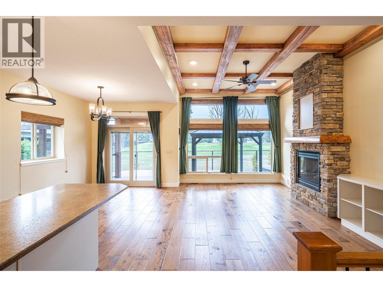 #32 2444 York Avenue - 6