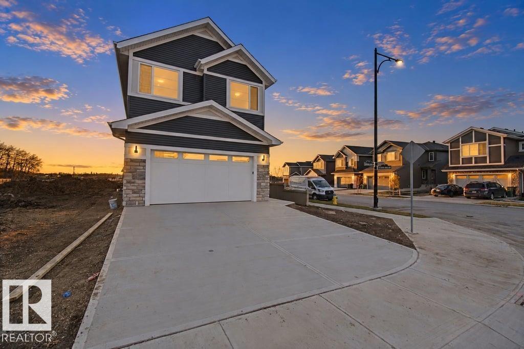 704 Elderberry Cl NW NW photo 2 — MLS® E4513100