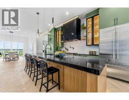 4pc Bathroom - 2220 8 Street Ne, Calgary, AB T2M1S4 Photo 7