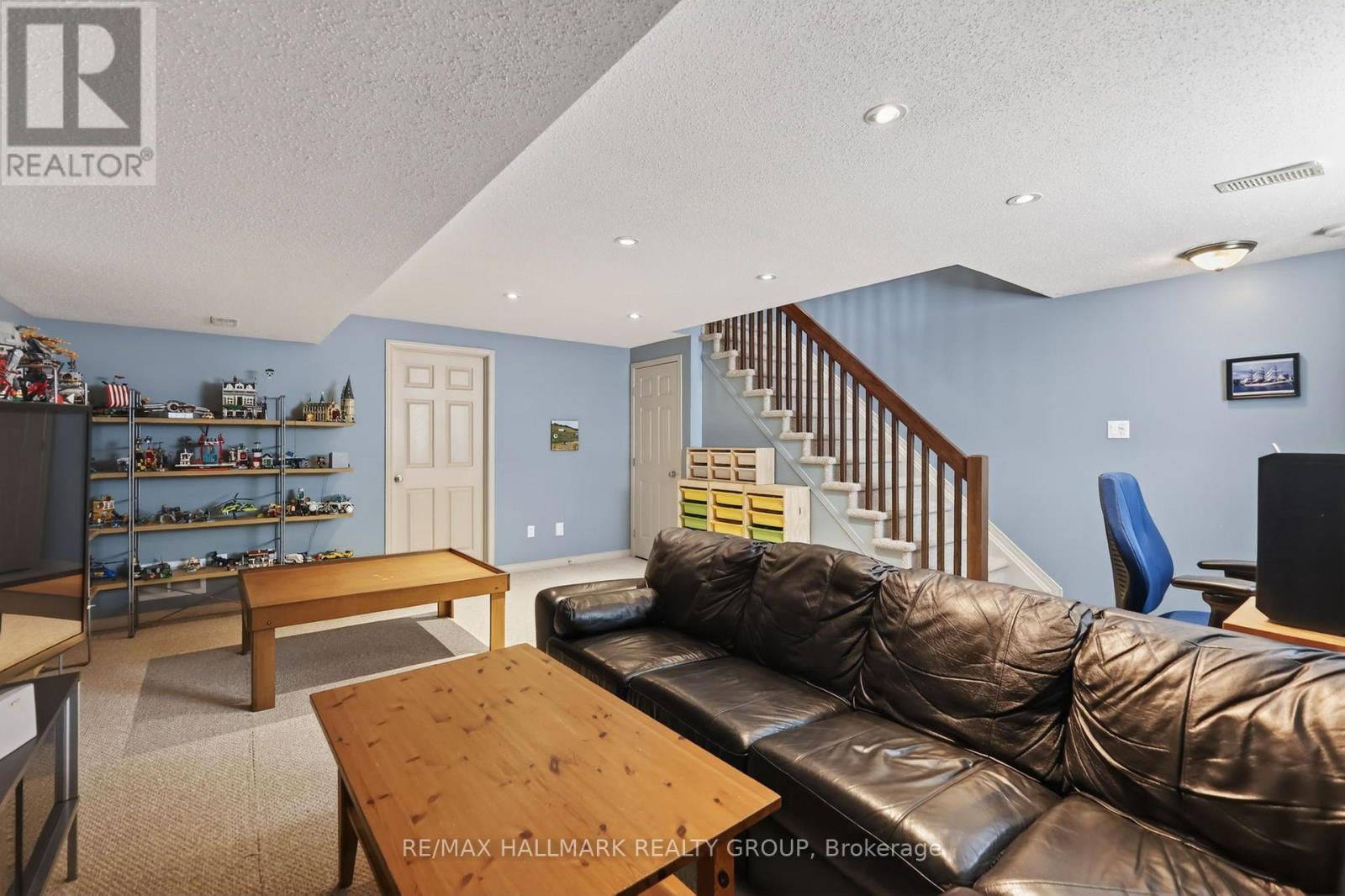 2227 Descartes Street — photo 31