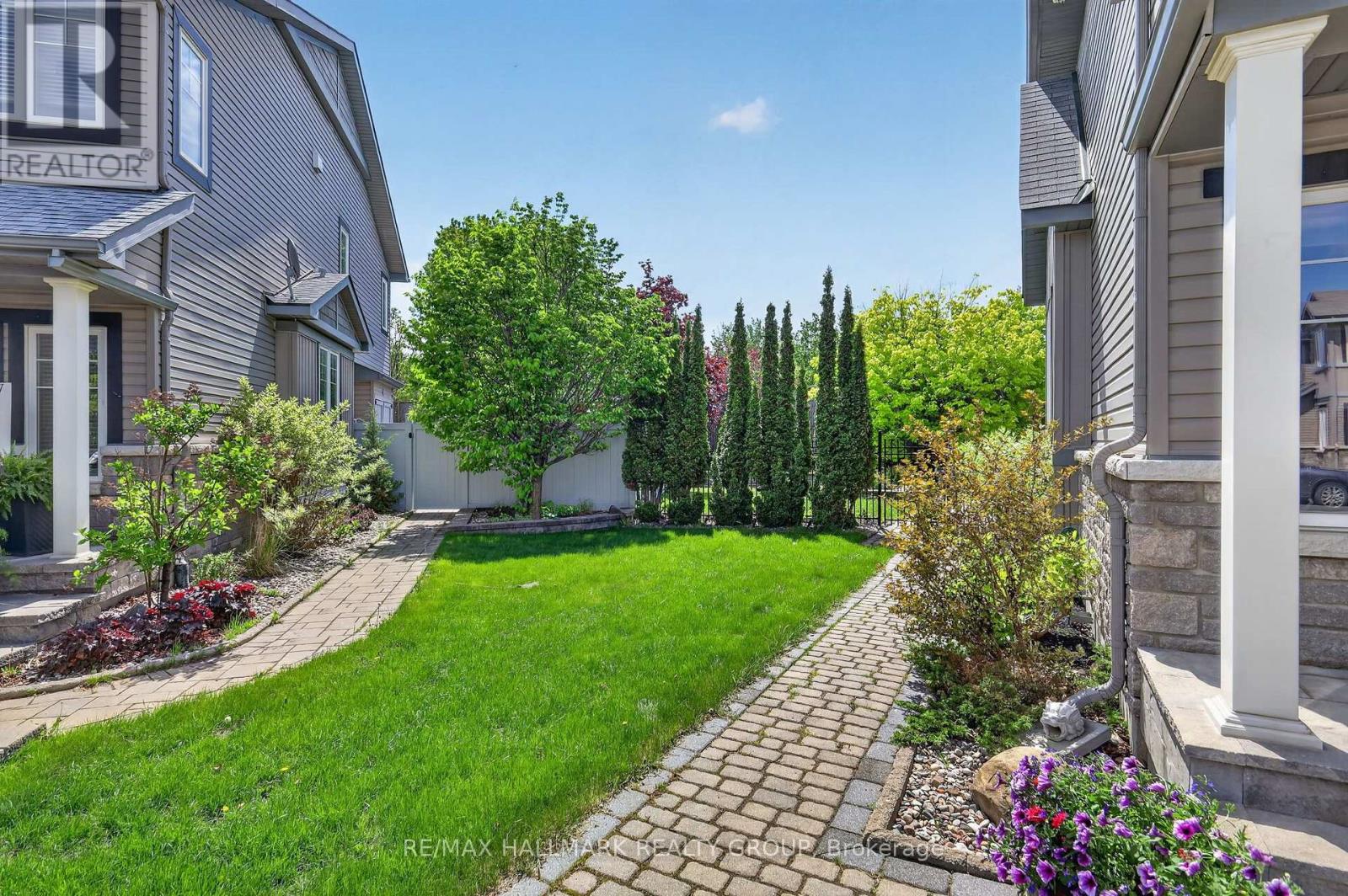 2227 Descartes Street — photo 32