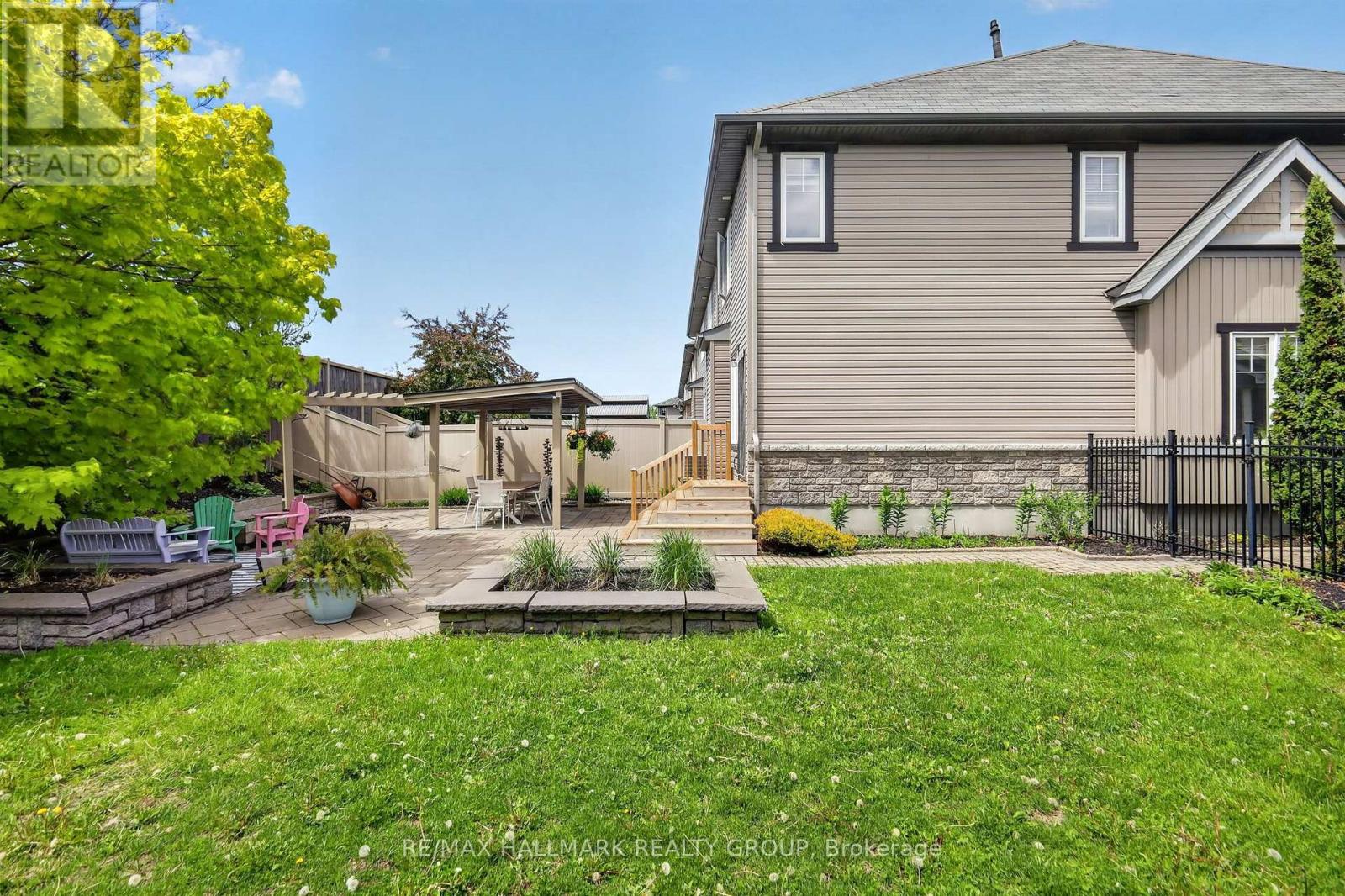 2227 Descartes Street — photo 35