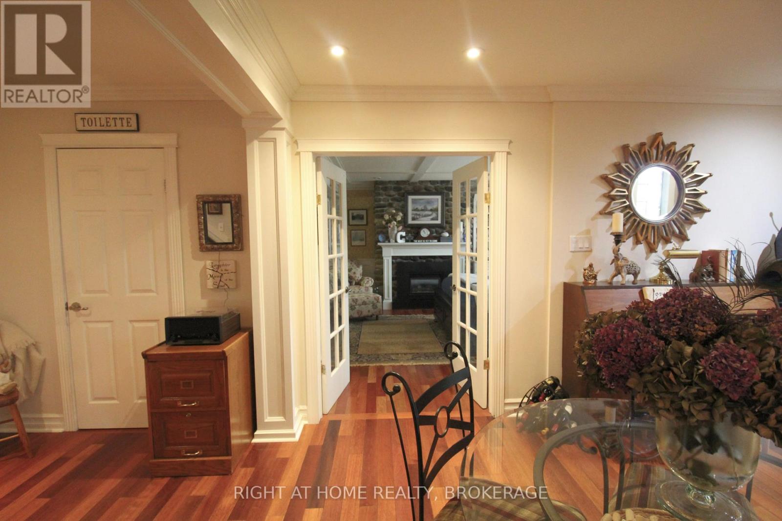 4108 Queen Victoria Street — photo 17