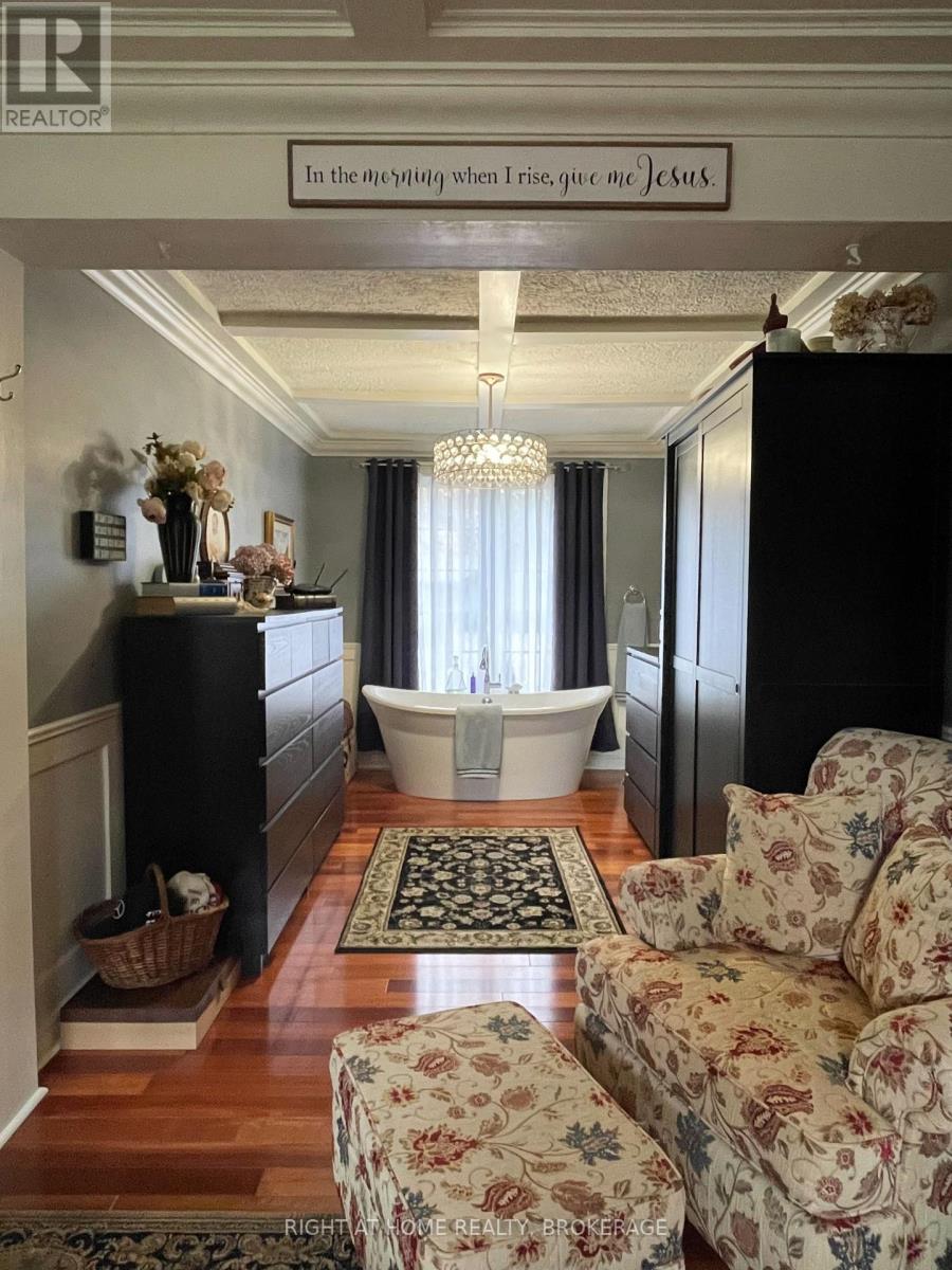 4108 Queen Victoria Street — photo 19