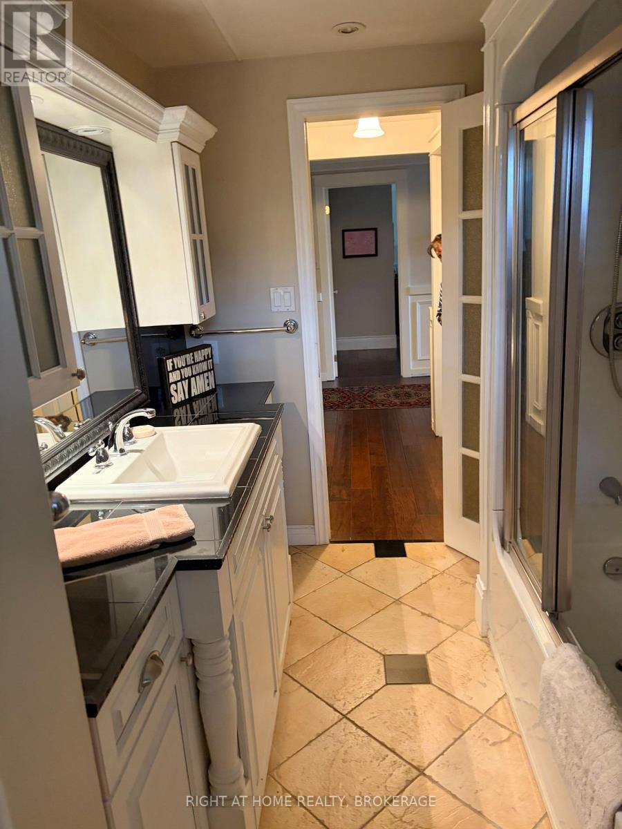 4108 Queen Victoria Street — photo 30