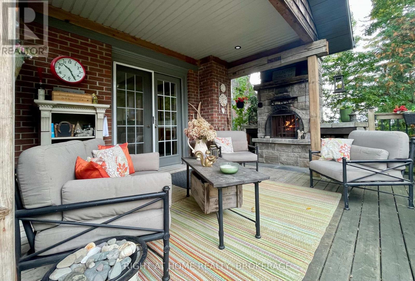 4108 Queen Victoria Street — photo 4