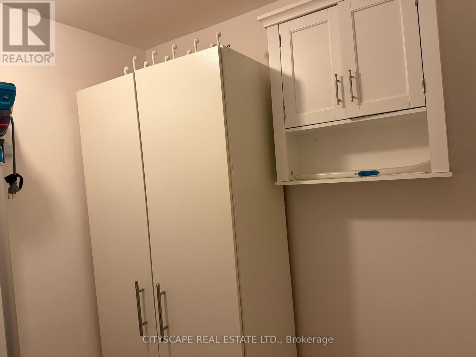 355 Rathburn Road East — photo 14
