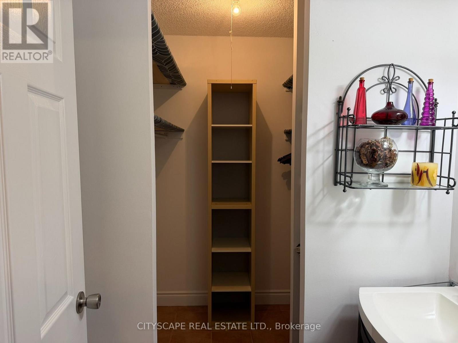 355 Rathburn Road East — photo 4