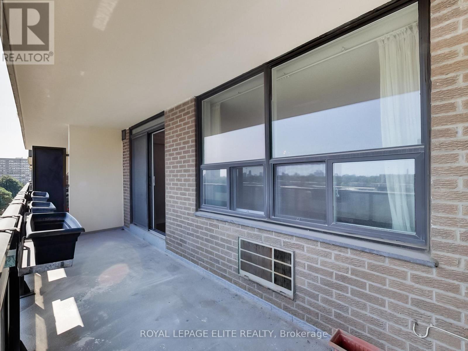 511 The West Mall Road — photo 39