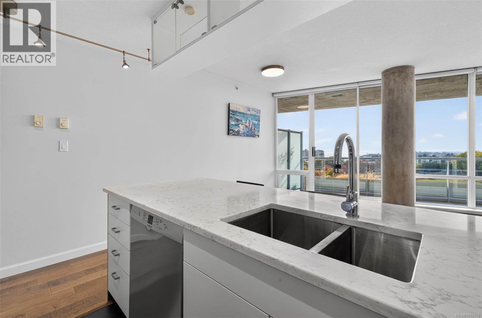 #805 160 Wilson St - 24