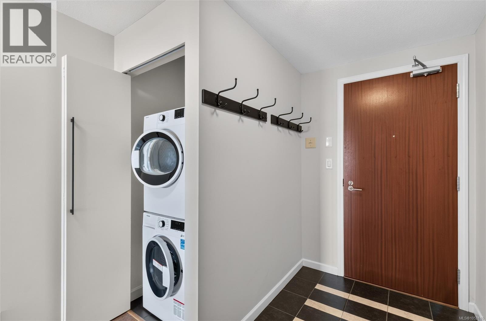 #805 160 Wilson St - 32