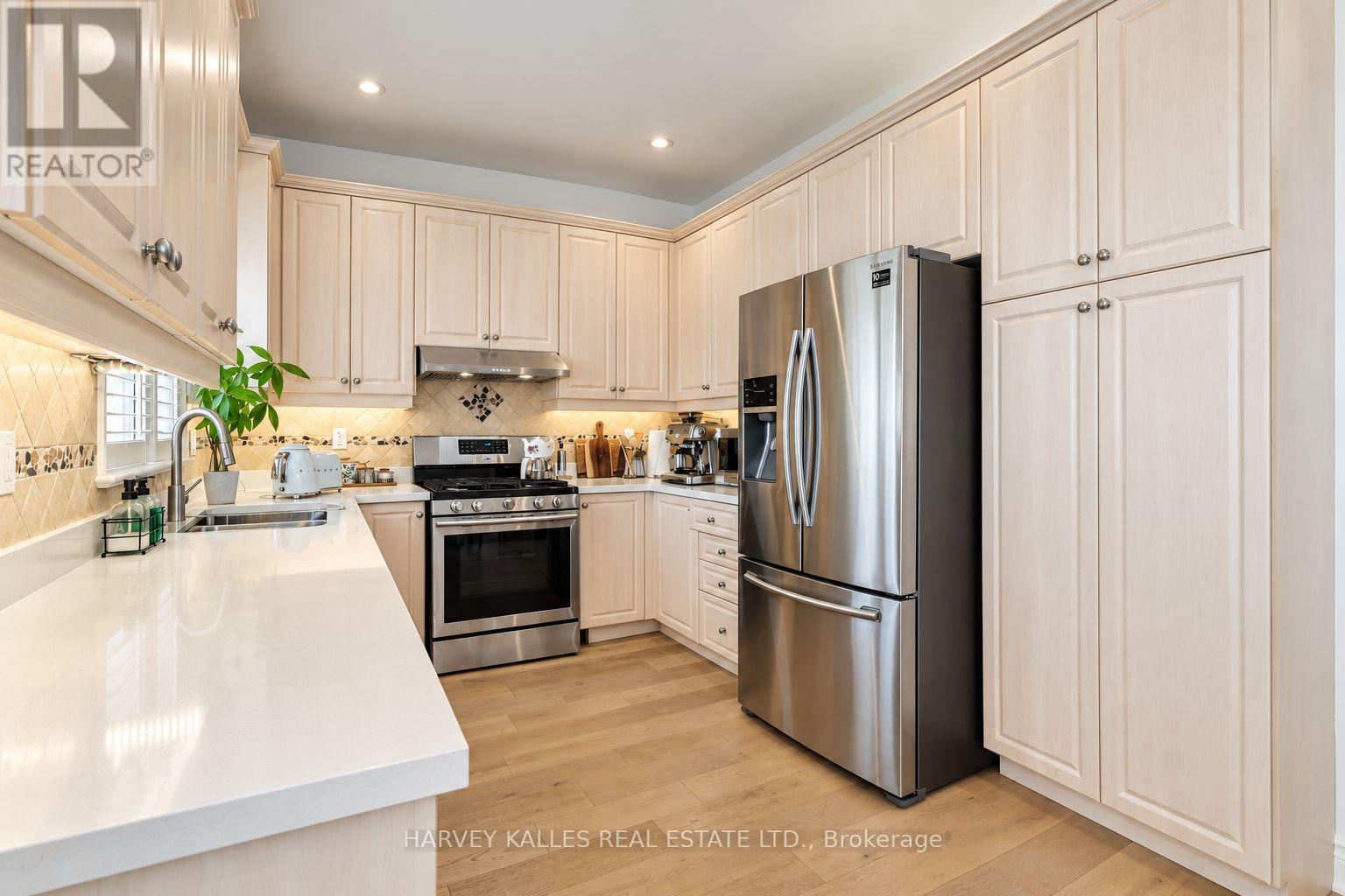 35 WATER GARDEN LANE - 14