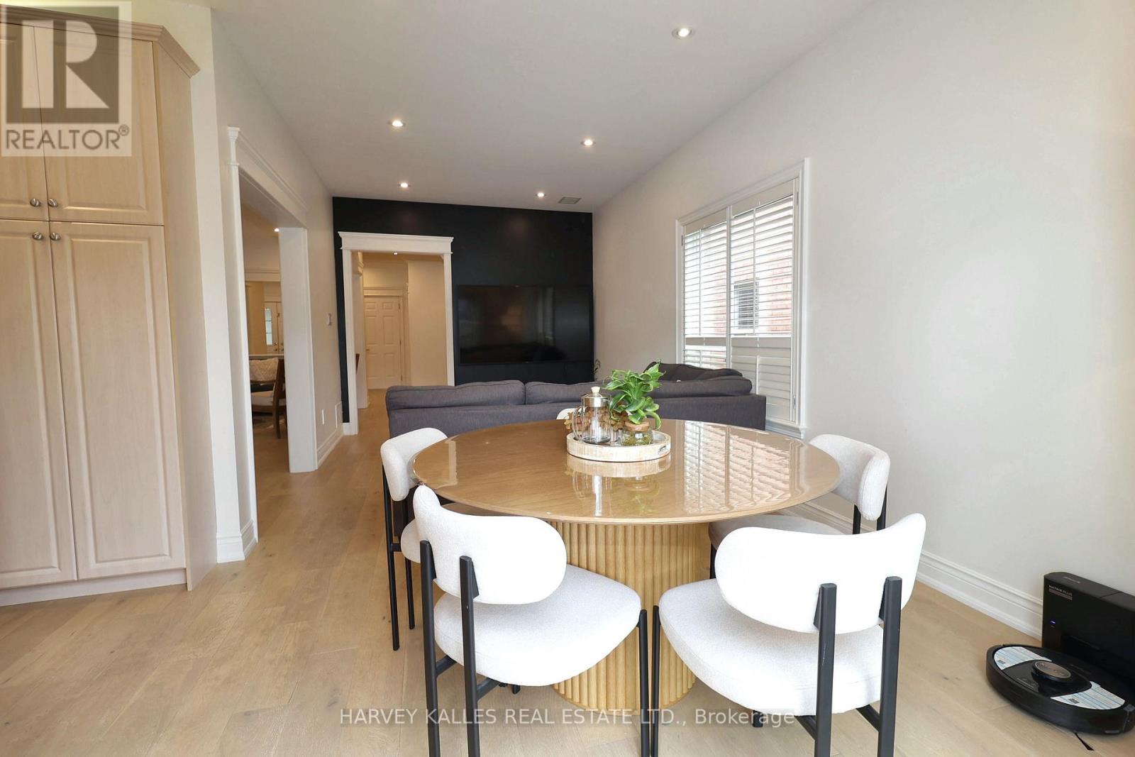 35 WATER GARDEN LANE - 12