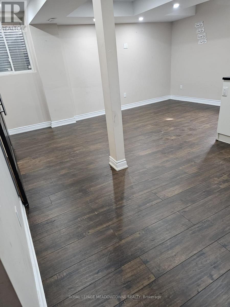 381 Baylis Court — photo 8