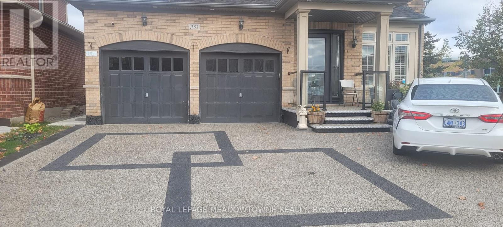 381 Baylis Court — photo 2
