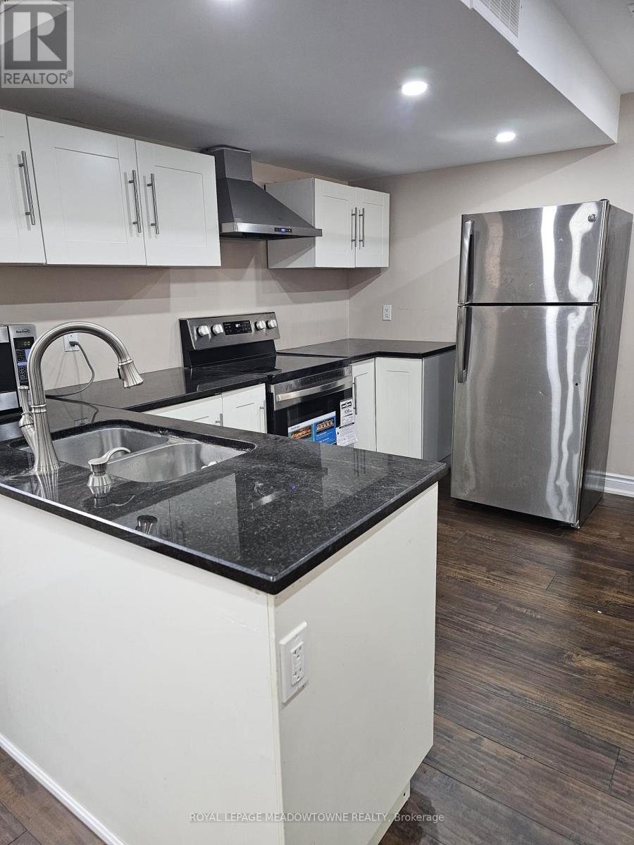 381 Baylis Court — photo 3