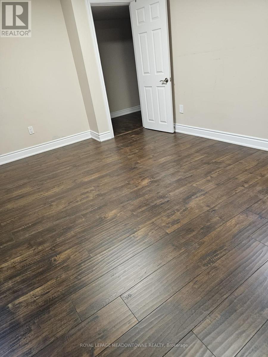 381 Baylis Court — photo 7