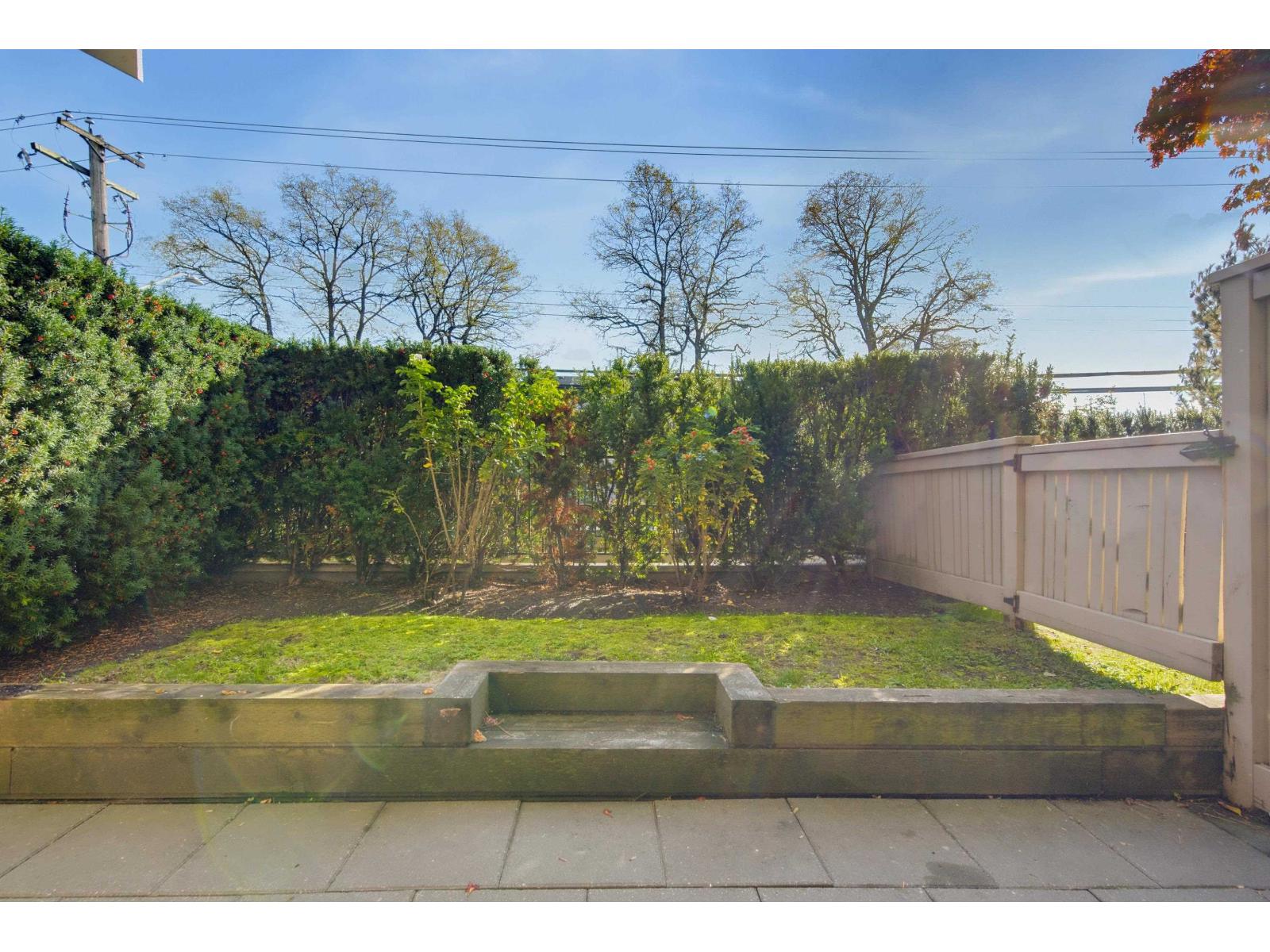 Photo of 101 21009 56 AVENUE 25