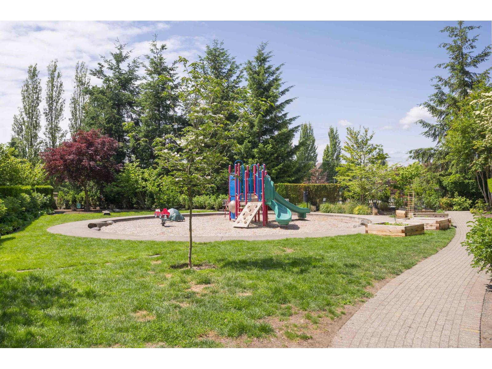 Photo of 101 21009 56 AVENUE 30