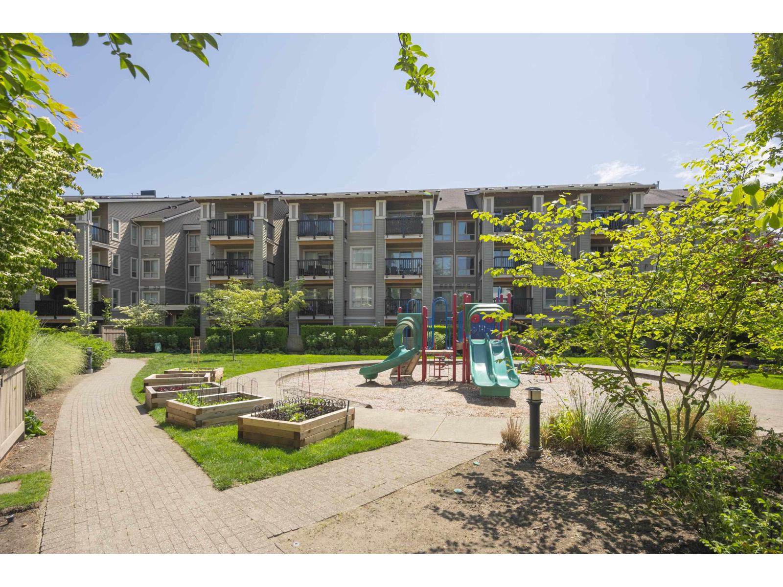 Photo of 101 21009 56 AVENUE 31