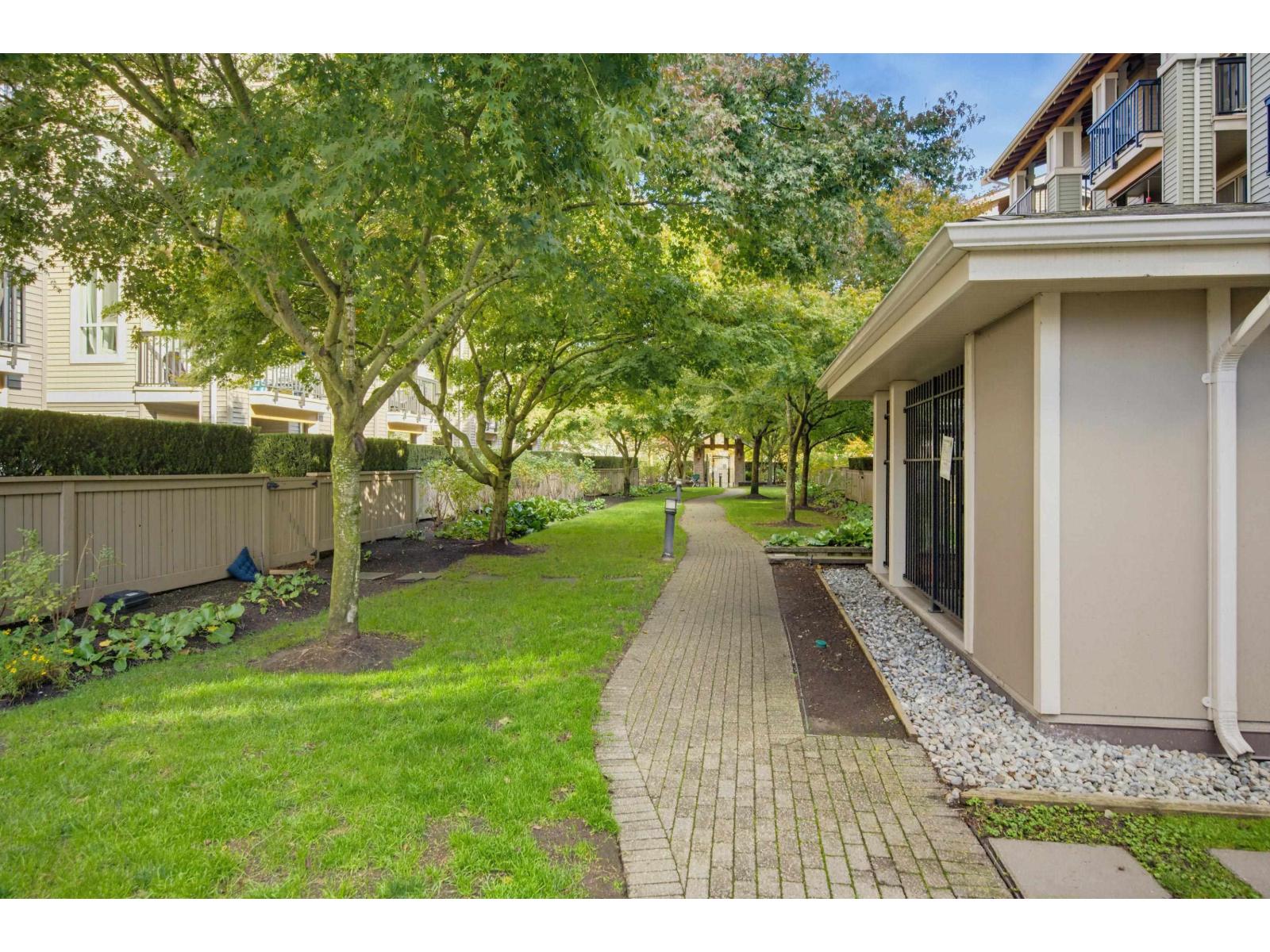 Photo of 101 21009 56 AVENUE 33