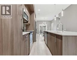 4pc Bathroom - 3, 1930 26a Street Sw, Calgary, AB T3E2B7 Photo 9