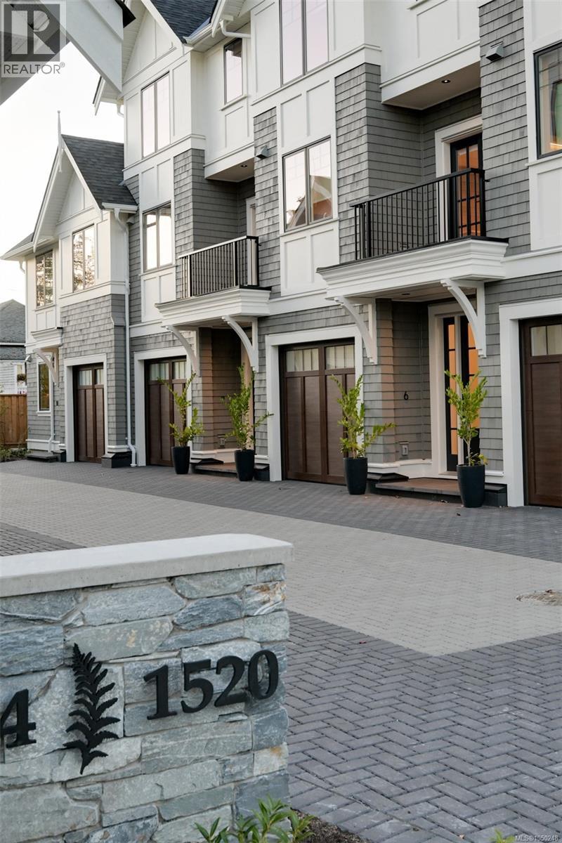 7 1520 Foul Bay Road, Victoria