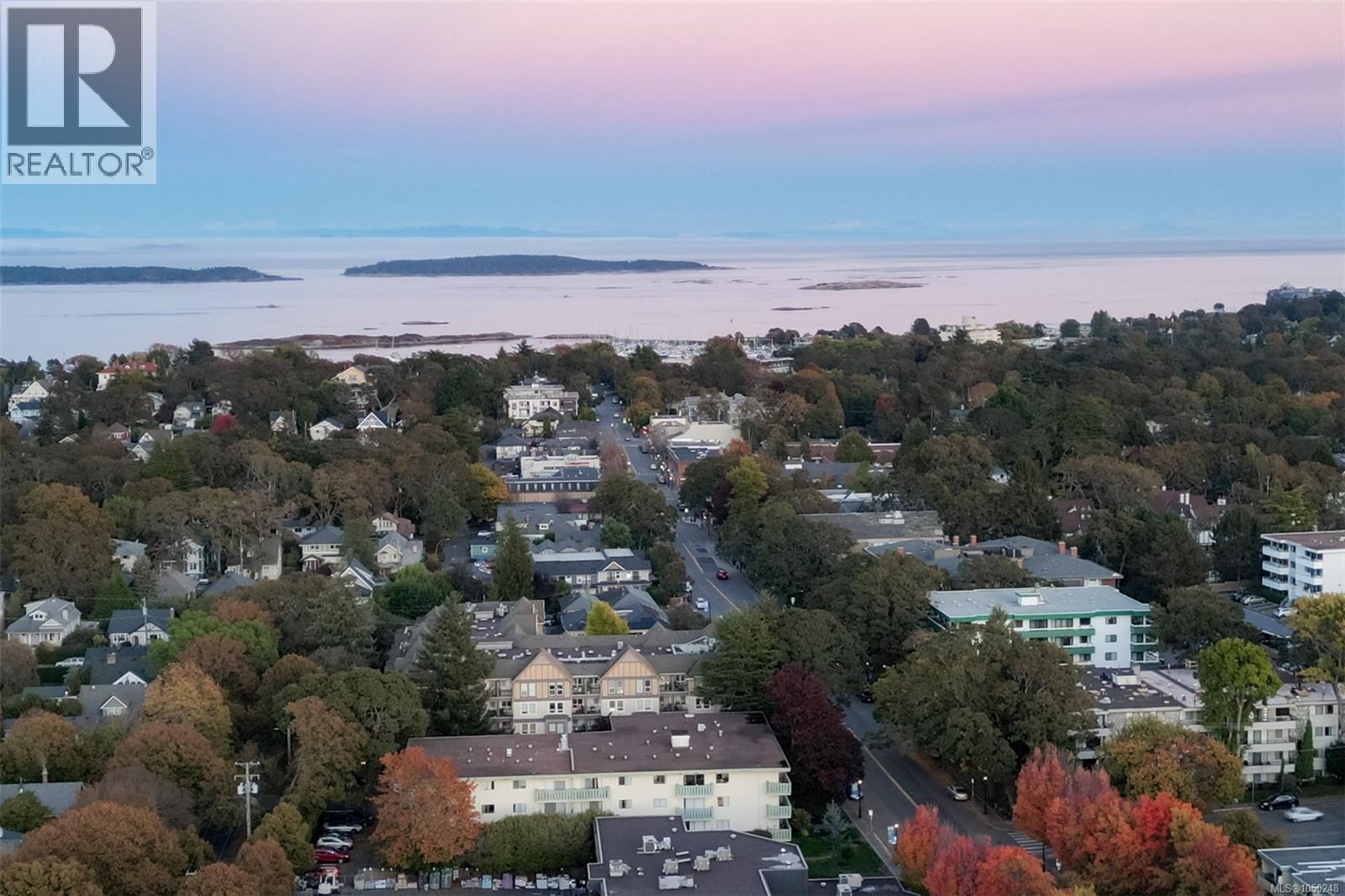 7 1520 Foul Bay Road, Victoria