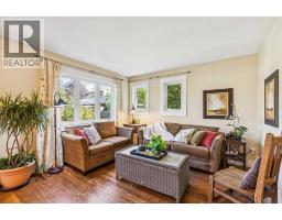 1212 18 Avenue NW - photo 14