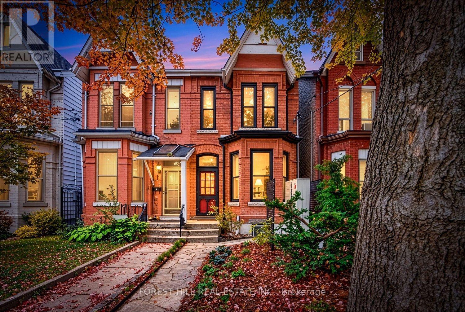 44 Russell Street — photo 2