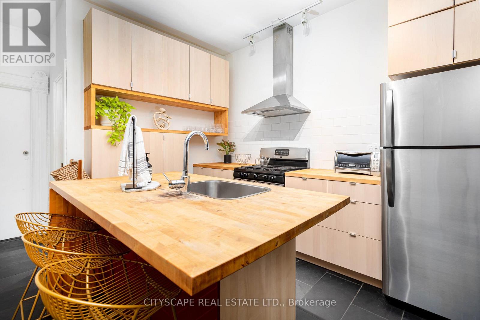 752 Richmond Street West — photo 11
