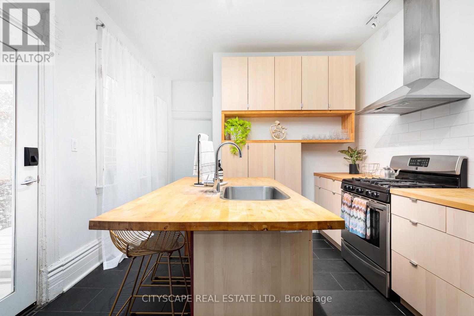 752 Richmond Street West — photo 12