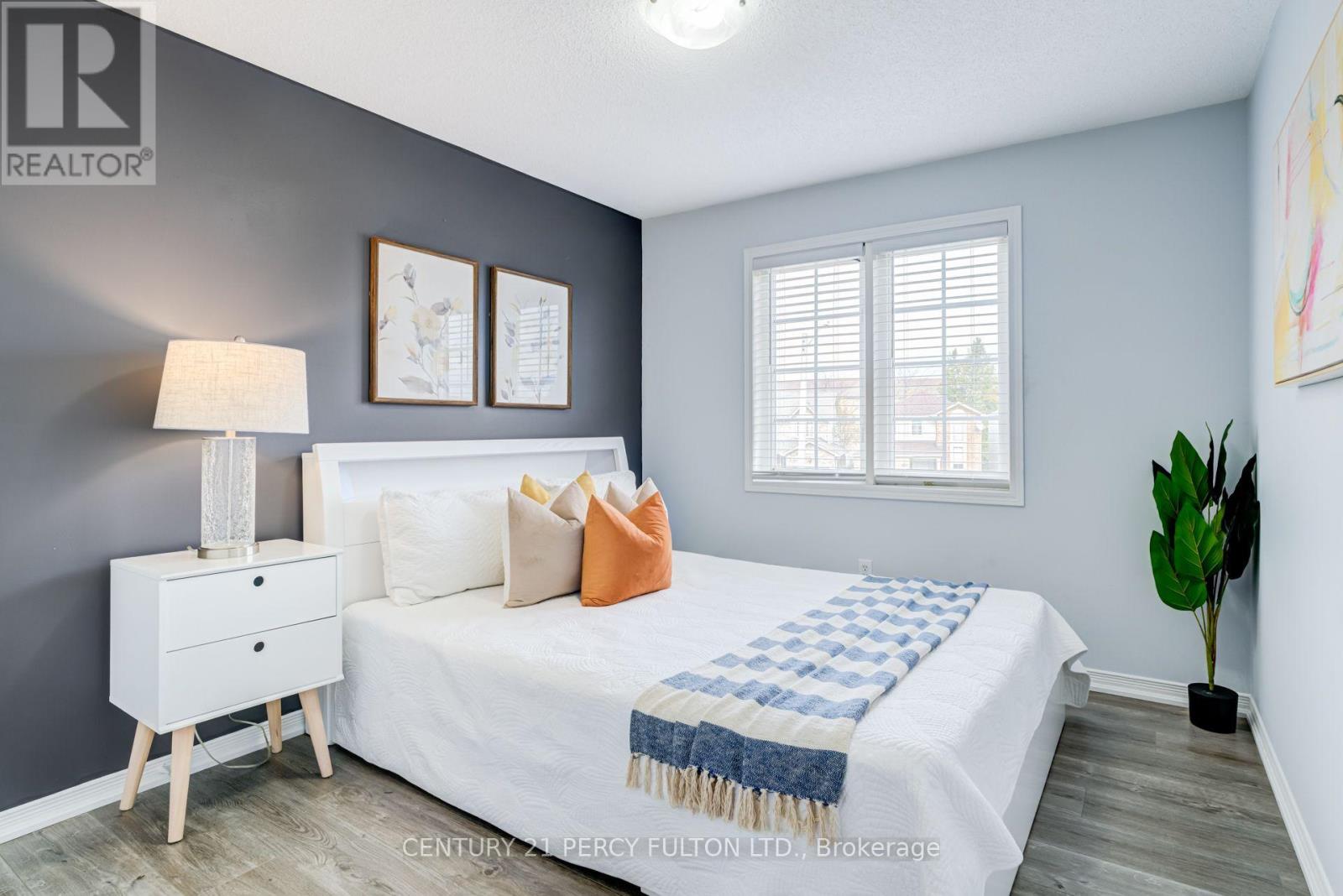 1842 DALHOUSIE CRESCENT - 23
