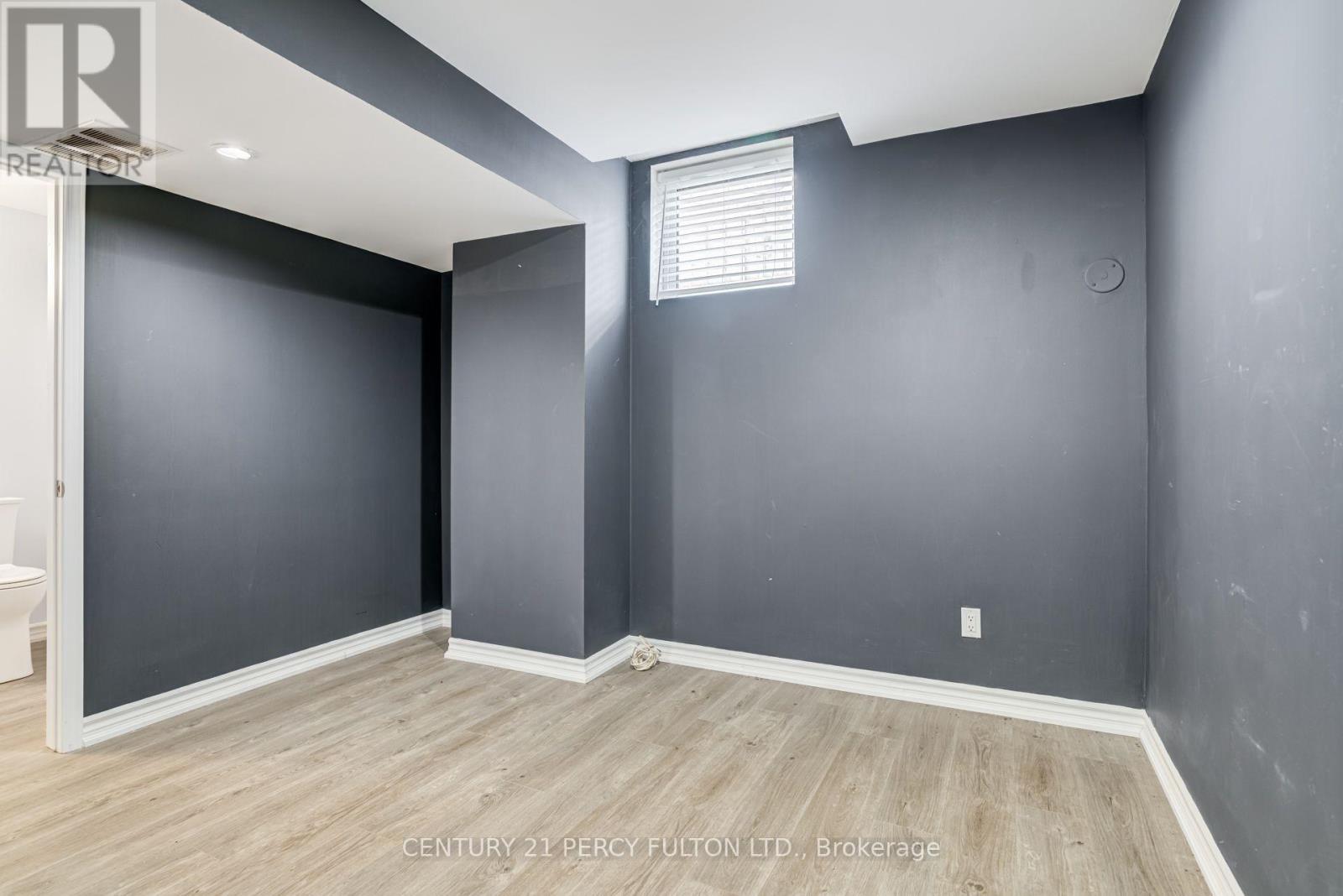 1842 DALHOUSIE CRESCENT - 31