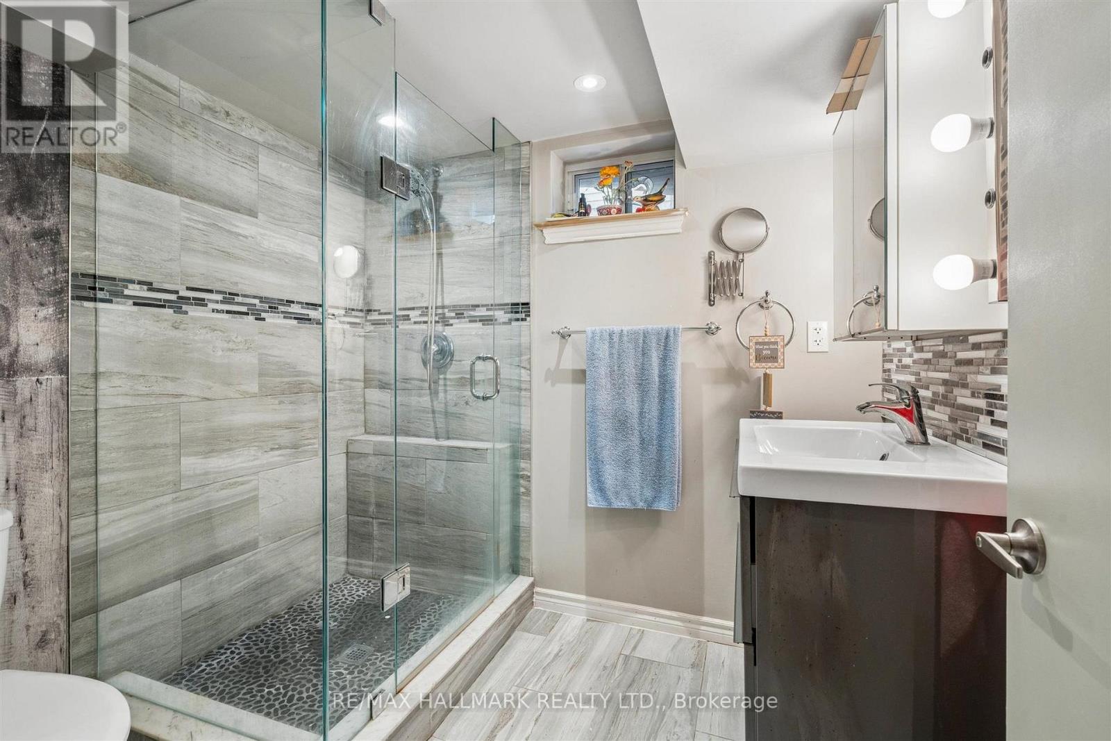 9 Savoy Avenue, Toronto, ON photo 36
