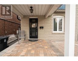 9 Savoy Avenue, Toronto, ON M4C2X4 Photo 8