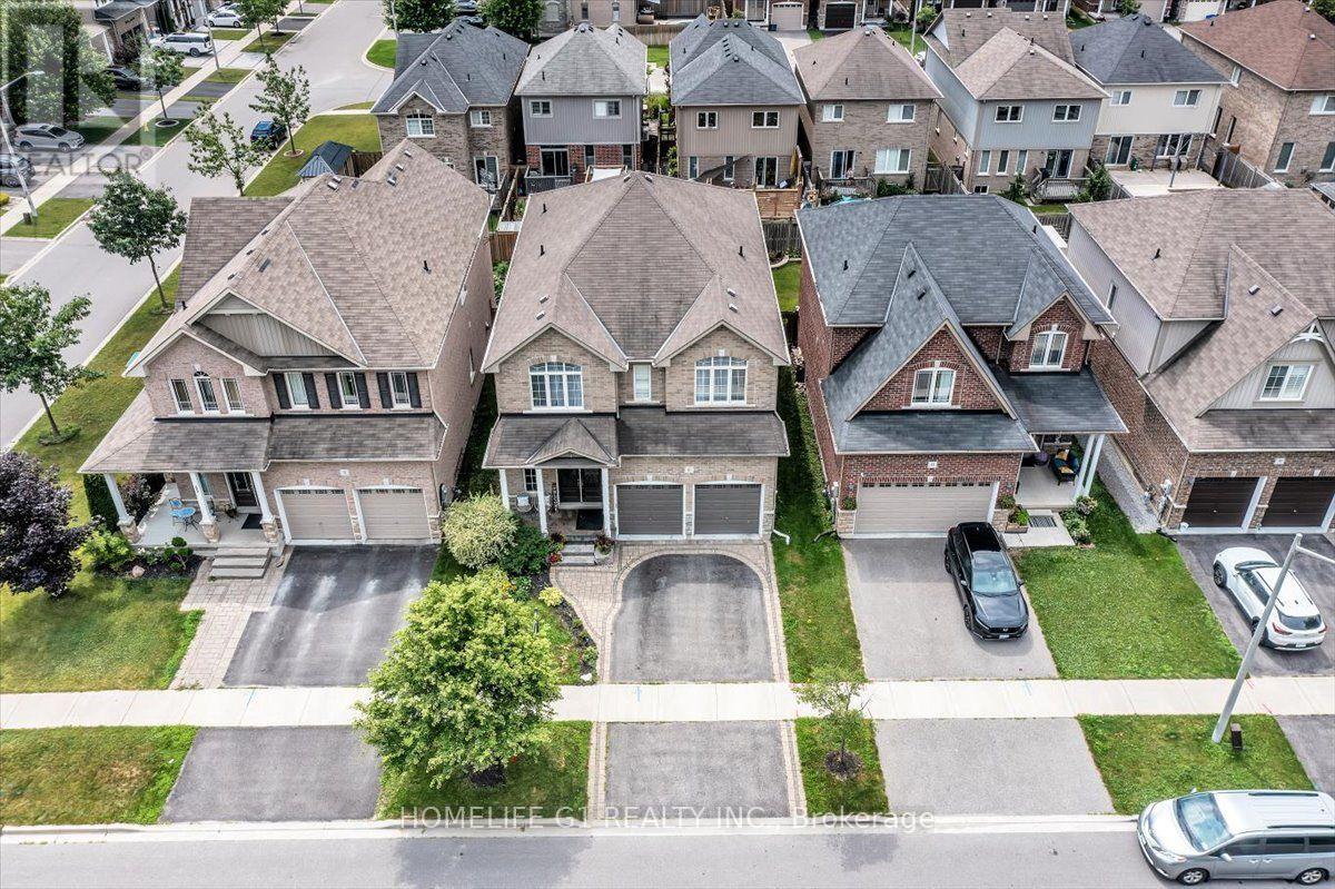 47 Holyrod Drive, Clarington, ON photo 3