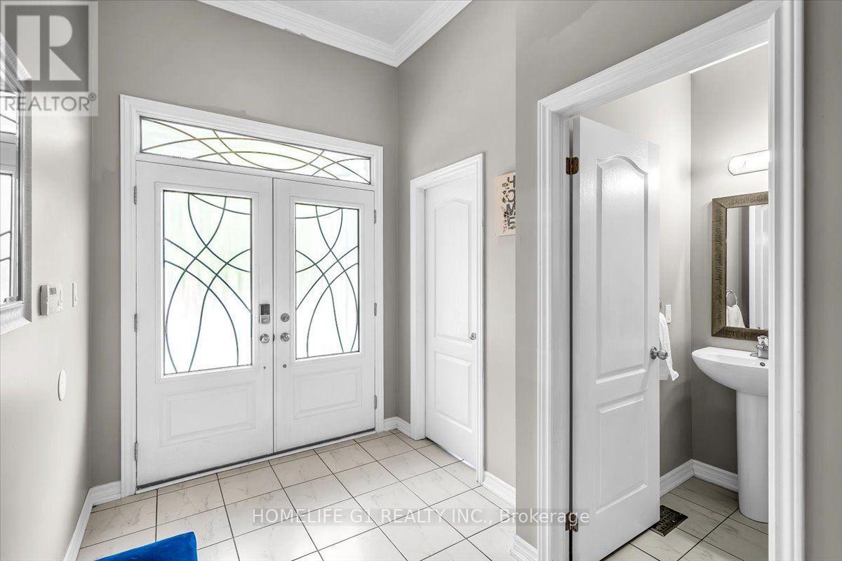 47 Holyrod Drive, Clarington, ON photo 7