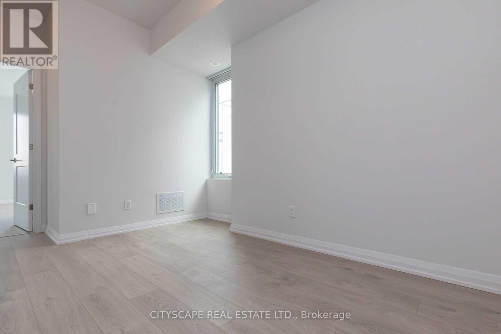 1010 Portage Parkway — photo 13