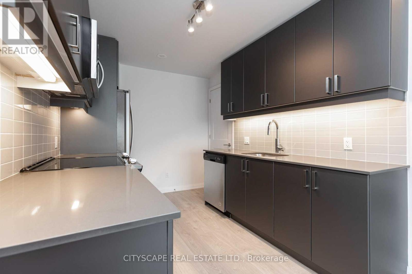 1010 Portage Parkway — photo 4
